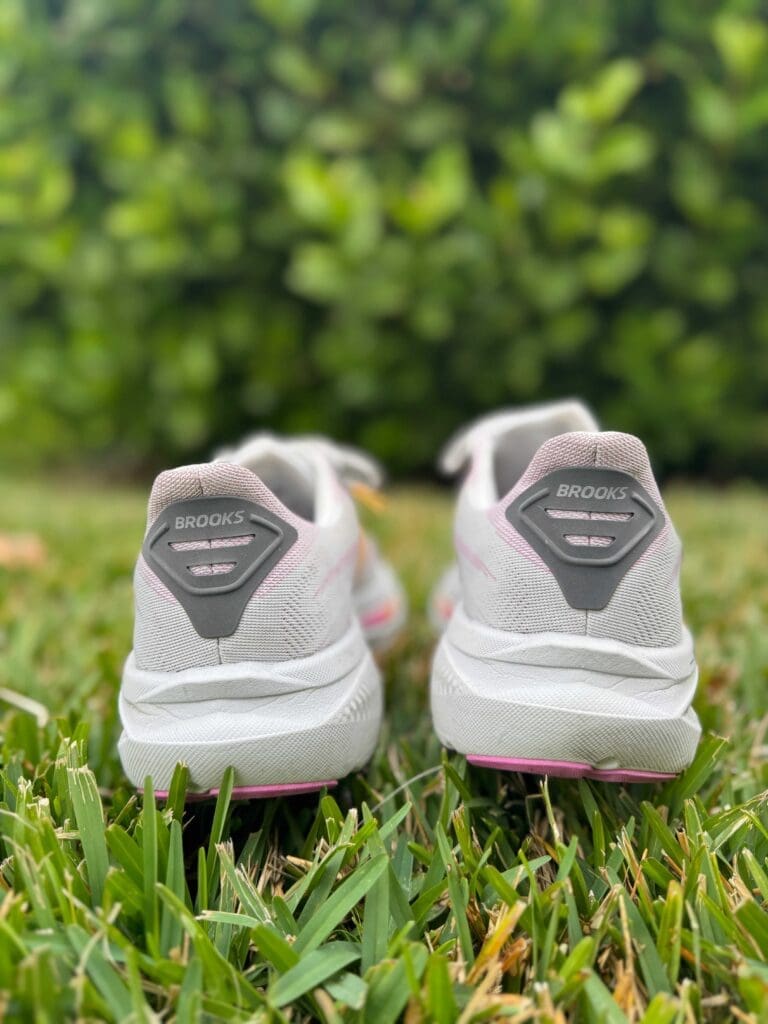 Brooks Ghost 17 shoes heel counter
