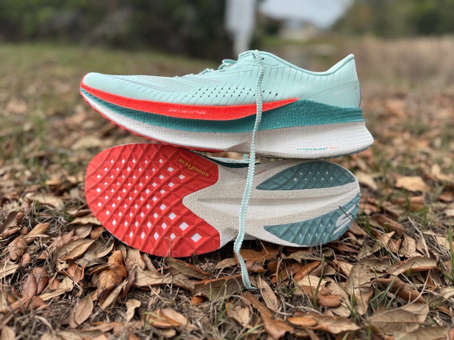Skechers Aero Razor Review: The Perfect Budget Tempo Shoe skechers aero razor product shot