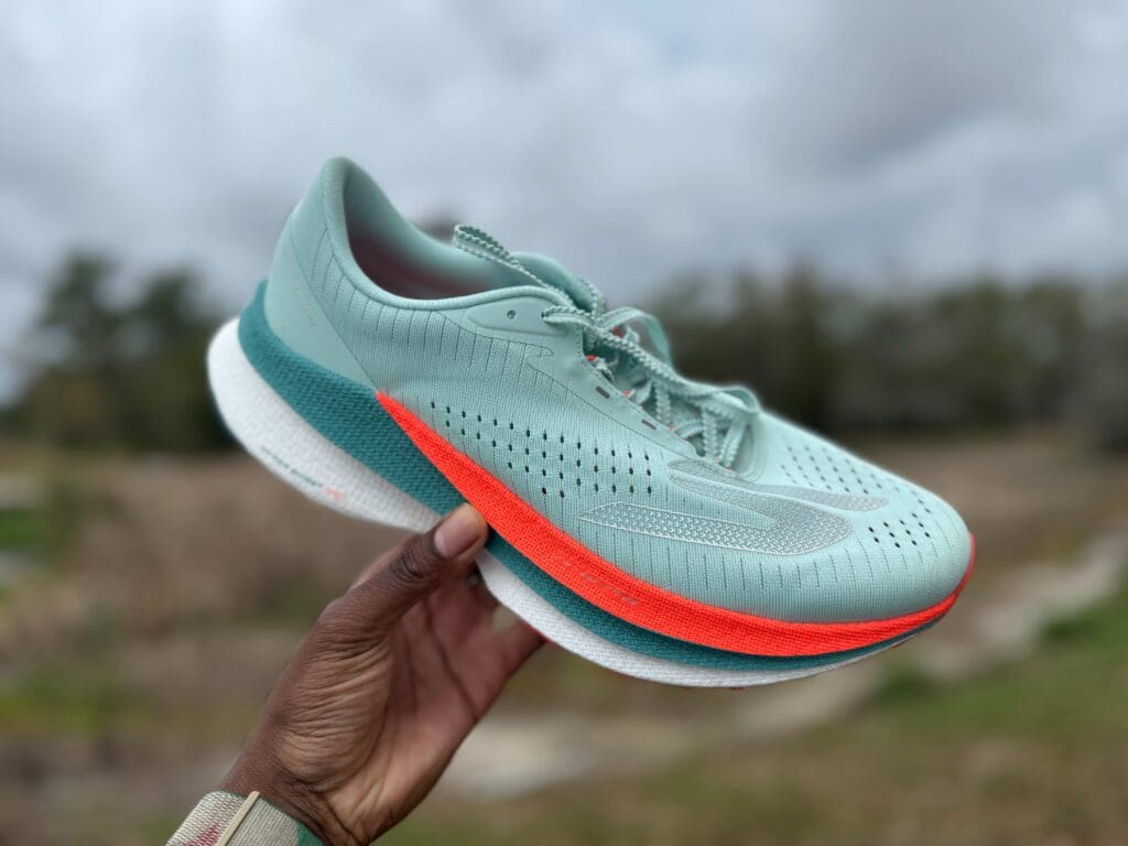 Skechers Aero Razor in Hand