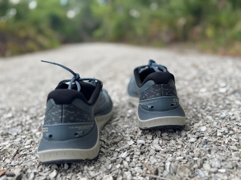 Topo Ultraventure 4 Heel and back of shoe on gravel path