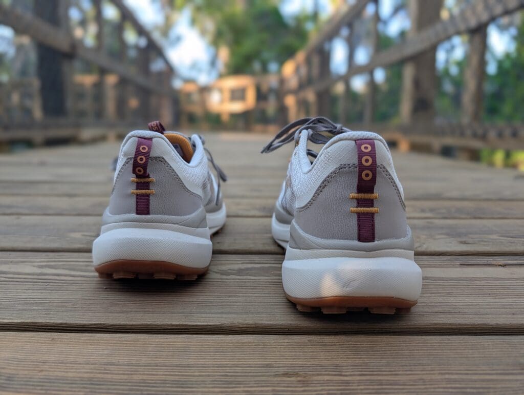 Saucony Xodus Ultra 4 Heel and back of shoe on trail bridge