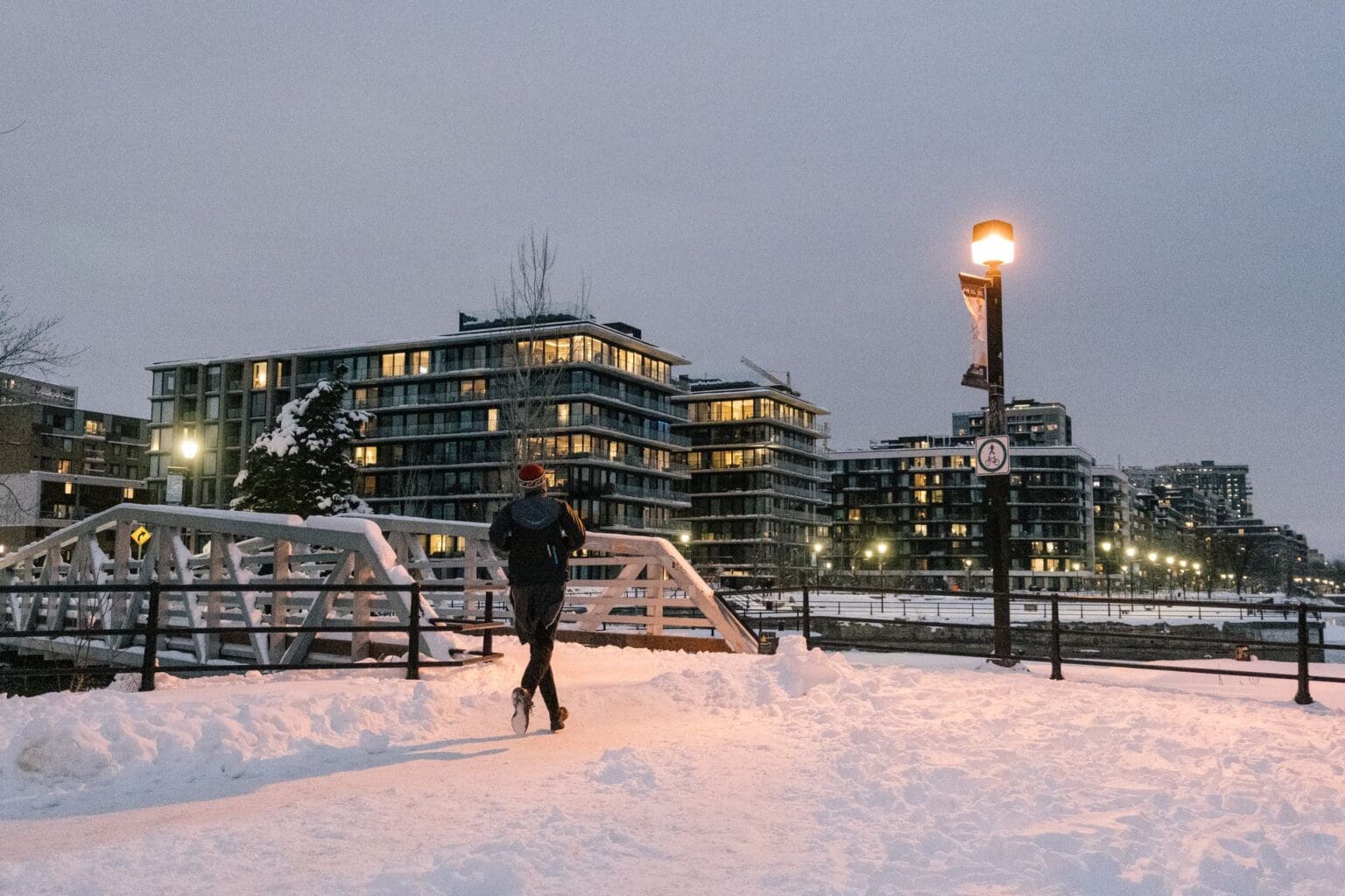 How to Run in Cold Weather: Tips to Stay Warm & Safe man running in freezing cold weather in the snow